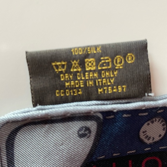 LOUIS VUITTON WORLD SQUARE SCARF - Picture 3 of 4